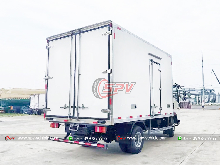 Howo Seafood Carrying Truck - Rear Right Side